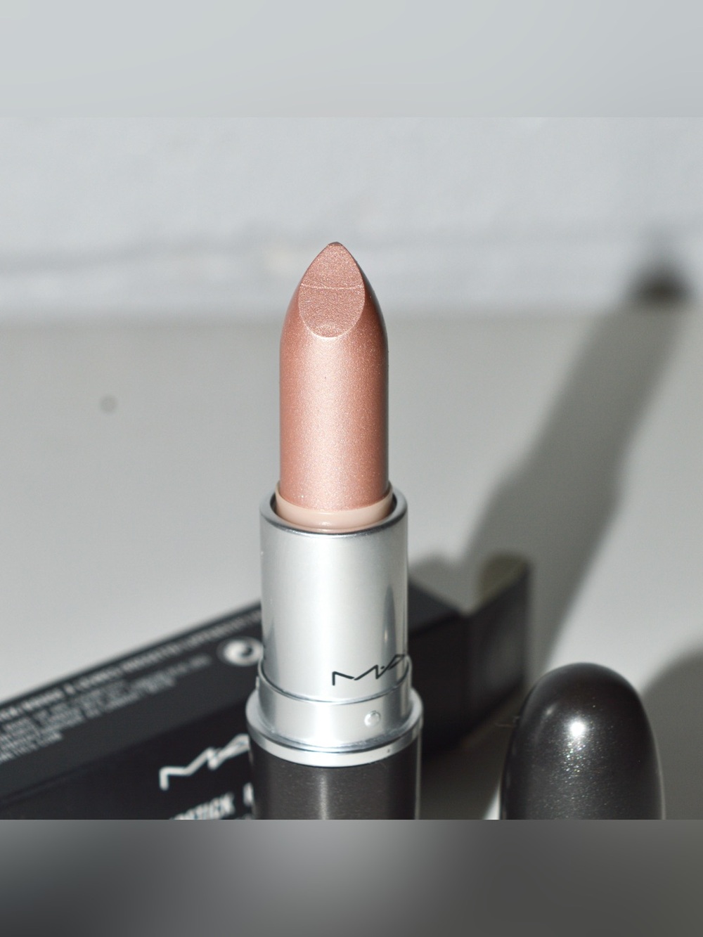 MAC Cosmetics Lipstick *FROU* Limited Edition Extremely Rare BNIB - Picture 5 of 8